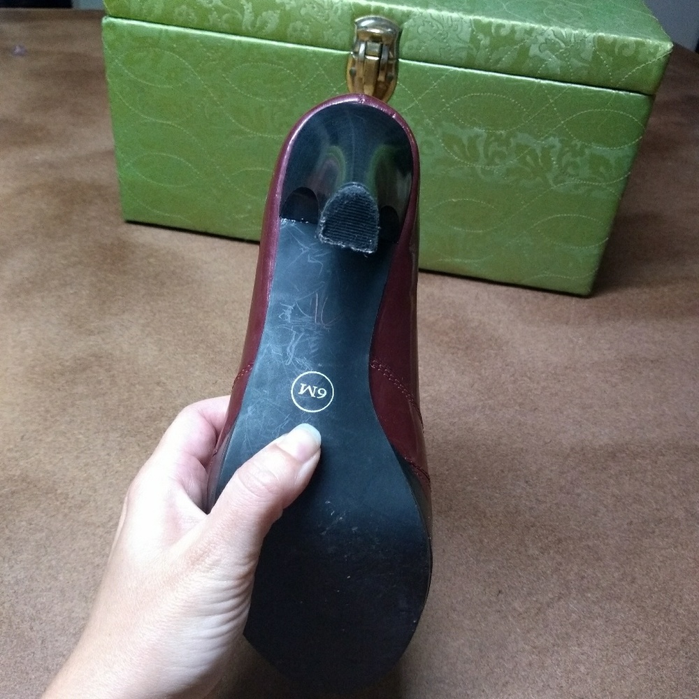 Open toe burgundy heels - Picture 3 of 4